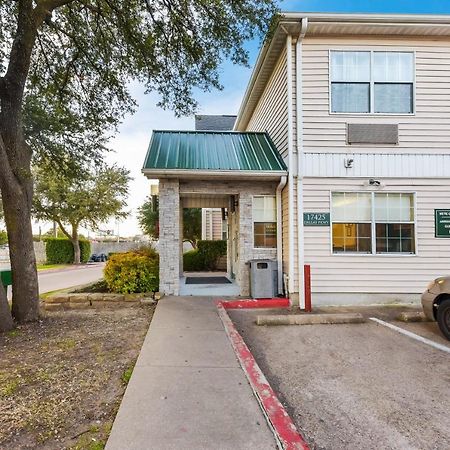 Hometowne Studios By Red Roof Dallas - North Addison - Tollway Exterior photo
